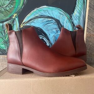 Nisolo Auburn Eva Everyday Chelsea Boots
